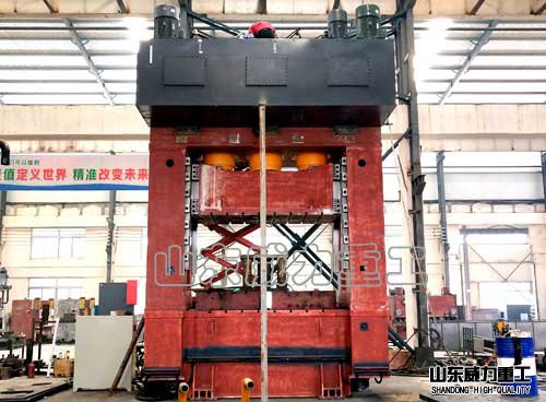 1250噸框架式液壓機(jī)加工過(guò)程3