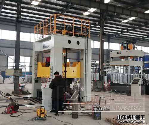 1000噸模具研配液壓機(jī)加工現(xiàn)場(chǎng)