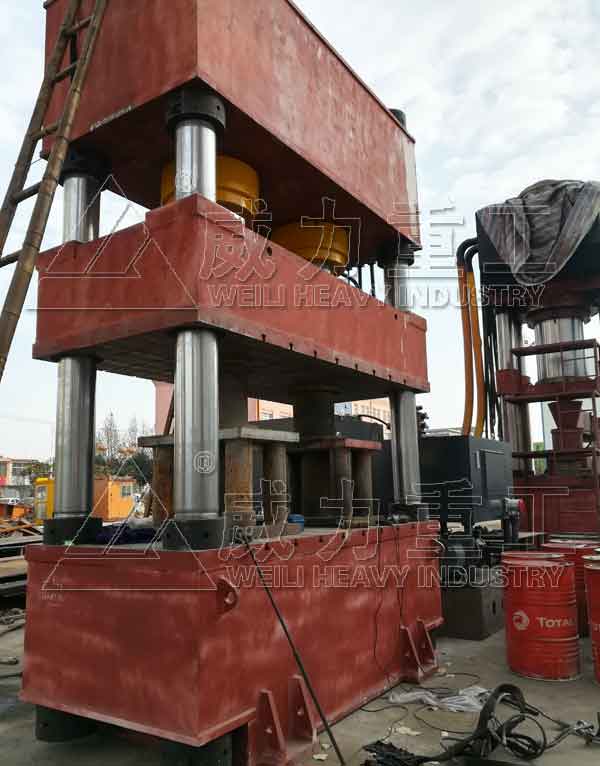 汽車(chē)保險(xiǎn)杠選用雙缸四柱液壓機(jī)