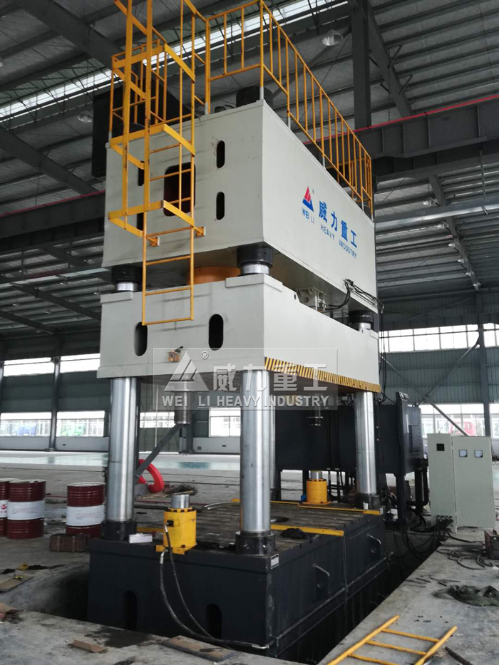 2000噸汽車(chē)保險(xiǎn)杠液壓機(jī)