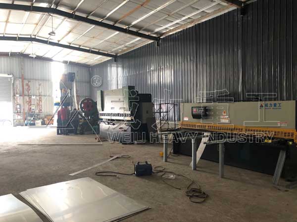 不銹鋼水箱板成套加工生產(chǎn)設(shè)備