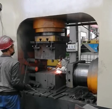 接叉萬(wàn)向節(jié)鍛造液壓機(jī)