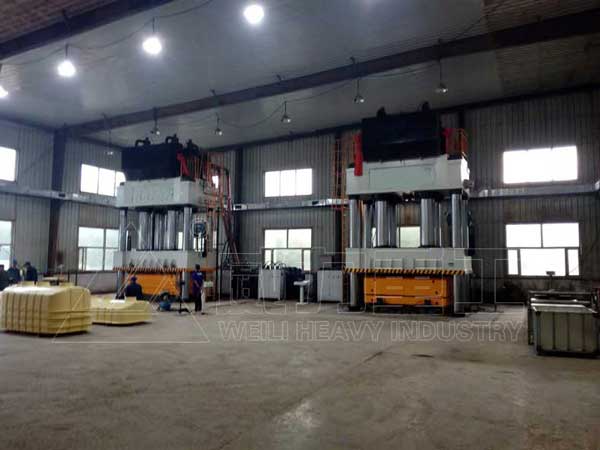 2500噸液壓機(jī)價(jià)格_2500T四柱油壓機(jī)_復(fù)合材料液壓機(jī)