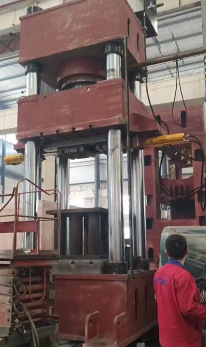 1600噸三梁四柱液壓機(jī)(快鍛壓機(jī))