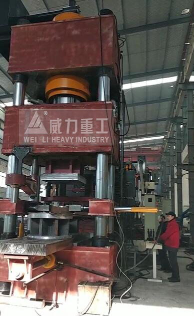 石墨電極生產(chǎn)設(shè)備-1700噸2500噸3500t石墨電極液壓機(jī)