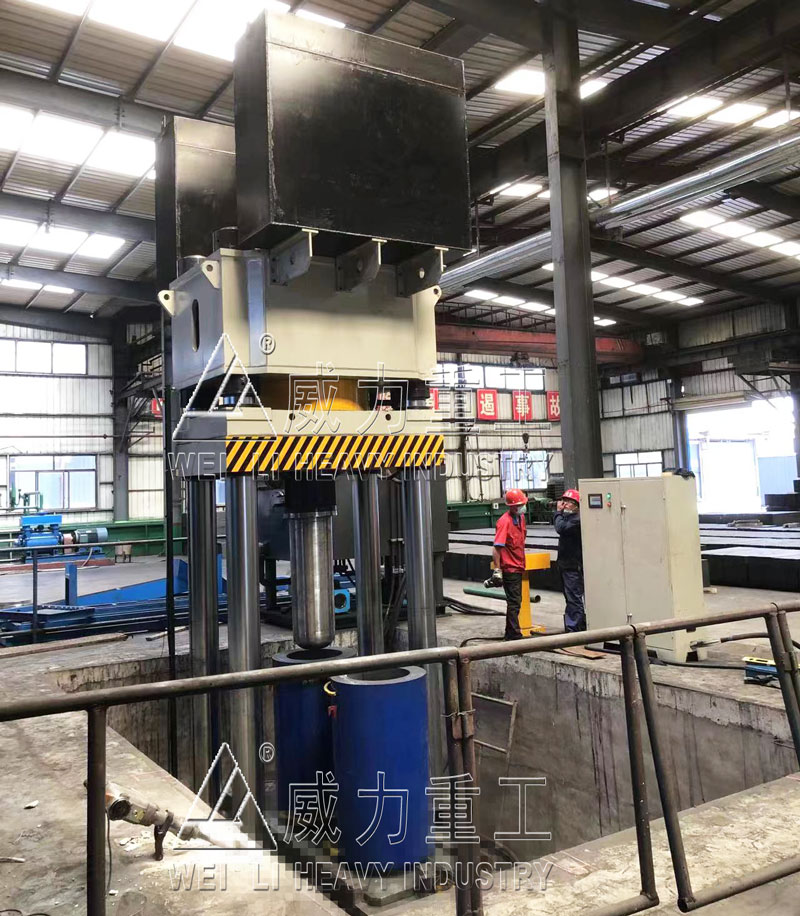 1500噸碳素坩堝液壓機(jī)