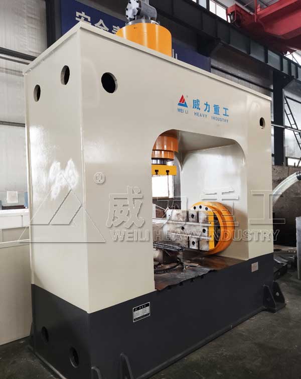 400噸汽車萬向節(jié)叉熱擠壓液壓機(jī)